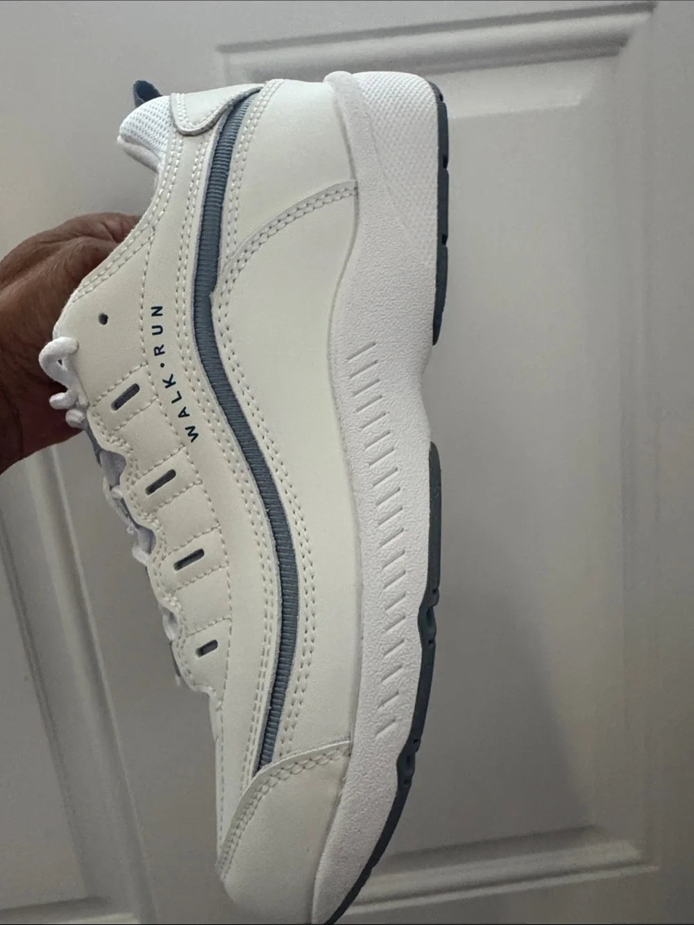 Easy Spirit Walk Run  Women’s White and Light Gray  Sneakers Size 8.5